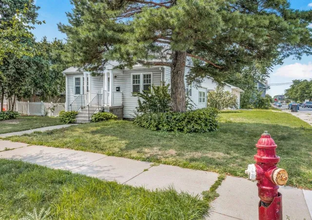 Photo 2 of Single family home for sale at 1175 15th Avenue Se, Minneapolis, MN 55414 | MLS# 7122898 | Listing updated on 2026-09-09