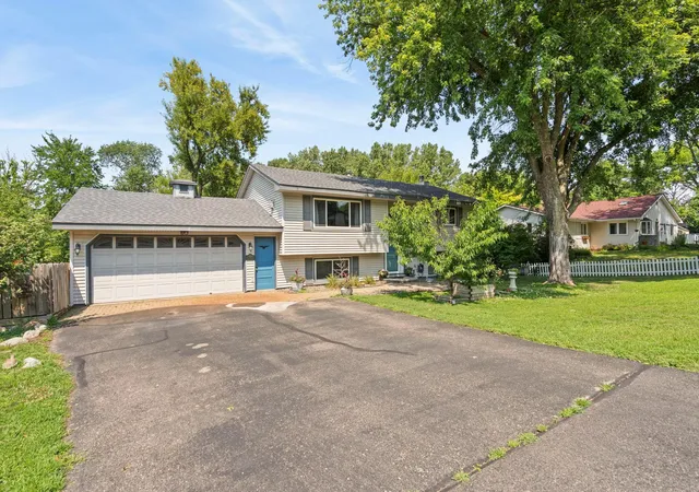 Photo 3 of Single family home for sale at 6441 Edgemont Blvd N, Minneapolis, MN 55428 | MLS# 7123127 | Listing updated on 2026-09-16