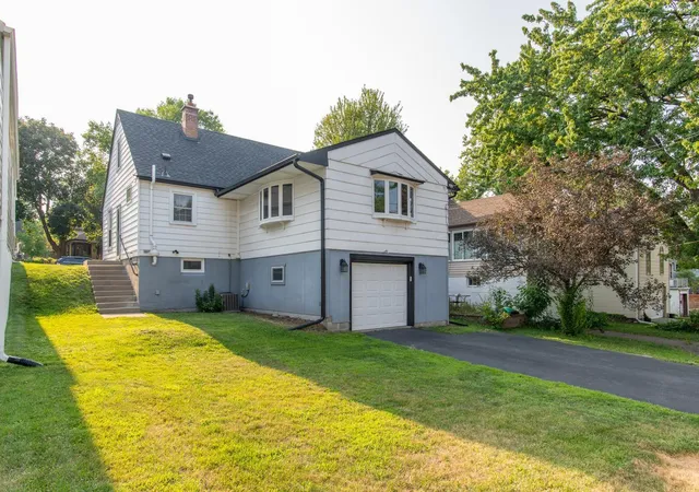 Photo 3 of Single family home for sale at 2821 Edgewood Ave S, Minneapolis, MN 55426 | MLS# 7123196 | Listing updated on 2026-09-16
