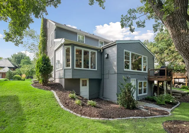 Photo 3 of Single family home for sale at 3308 W 55Th St, Edina, MN 55410 | MLS# 7123393 | Listing updated on 2026-09-16