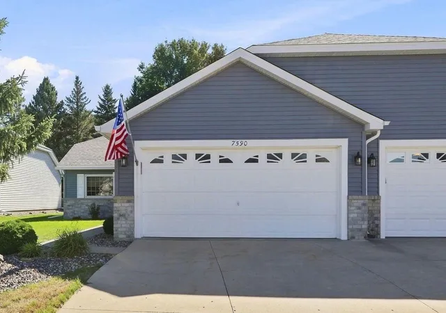 Photo 3 of Single family home for sale at 7590 Newbury Rd, Saint Paul, MN 55125 | MLS# 7123426 | Listing updated on 2026-09-17