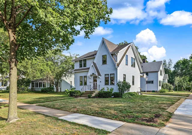 Photo 2 of Single family home for sale at 539 W Grand Ave, Eau Claire, WI 54703 | MLS# 7123926 | Listing updated on 2026-09-16