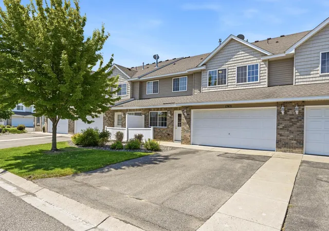 Photo 1 of Single family home for sale at 17471 Gettysburg Way, Lakeville, MN 55044 | MLS# 7124083 | Listing updated on 2026-09-18