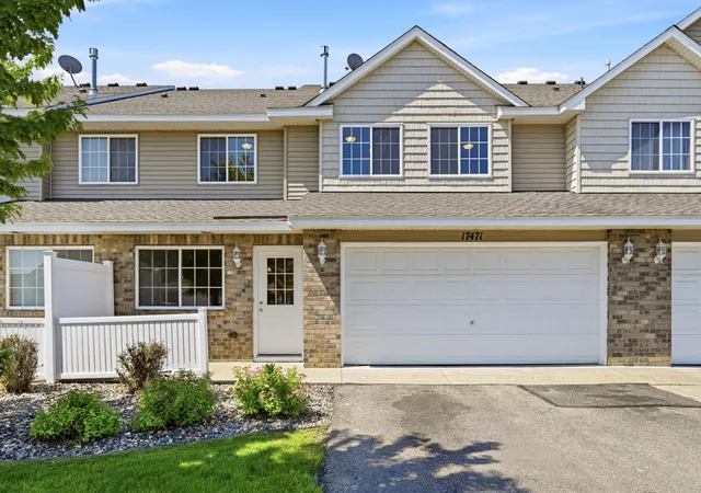 Photo 3 of Single family home for sale at 17471 Gettysburg Way, Lakeville, MN 55044 | MLS# 7124083 | Listing updated on 2026-09-18