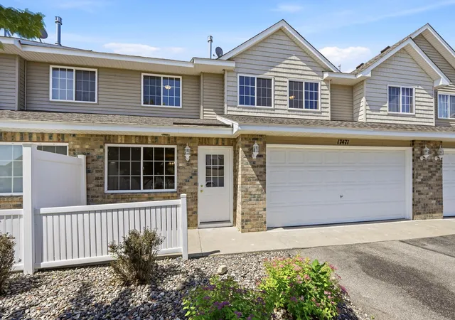 Photo 3 of Single family home for sale at 17471 Gettysburg Way, Lakeville, MN 55044 | MLS# 7124083 | Listing updated on 2026-09-18