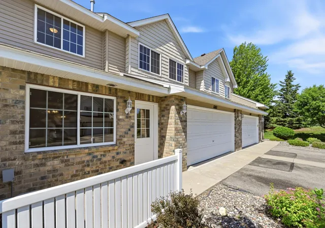 Photo 4 of Single family home for sale at 17471 Gettysburg Way, Lakeville, MN 55044 | MLS# 7124083 | Listing updated on 2026-09-18