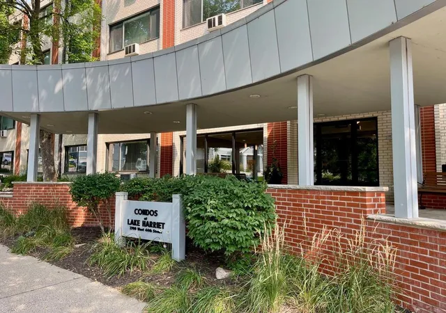 Listing Photo 4 - Condo for sale in building located at 2700 W 44Th St, Minneapolis, MN 55410 - Unit #212