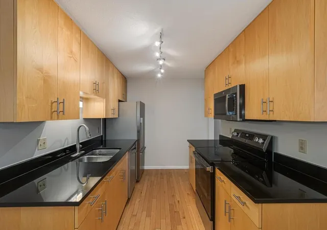 Listing Photo 5 - Condo for sale in building located at 2700 W 44Th St, Minneapolis, MN 55410 - Unit #212