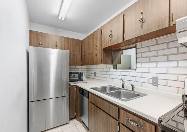 Photo 4 of Condo for sale at 4120 Parklawn Ave #220, Minneapolis, MN 55435 | MLS# 7124801 | Listing updated on 2026-09-18