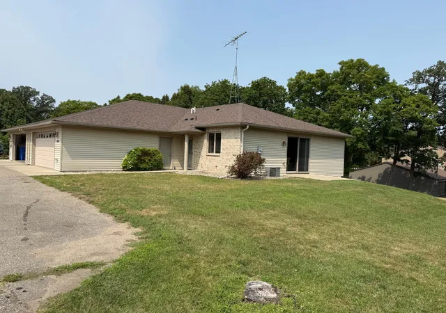Photo 2 of Townhouse for sale at 1832 Nodaway Dr, Detroit Lakes, MN 56501 | MLS# 7125591 | Listing updated on 2026-09-17
