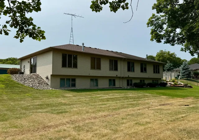 Photo 3 of Townhouse for sale at 1832 Nodaway Dr, Detroit Lakes, MN 56501 | MLS# 7125591 | Listing updated on 2026-09-17