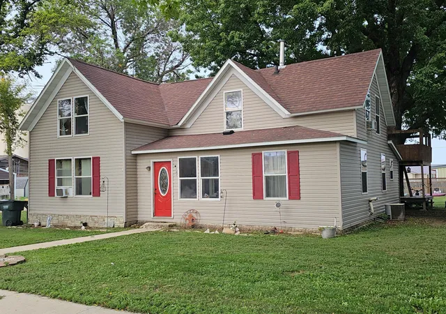 Photo 2 of Single family home for sale at 107 2nd Avenue E, Lamberton, MN 56152 | MLS# 7126345 | Listing updated on 2026-09-17