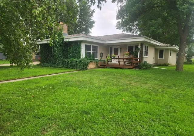 Single family home for sale at 600 W Middle St, Redwood Falls, MN 56283 | MLS# 7127041
