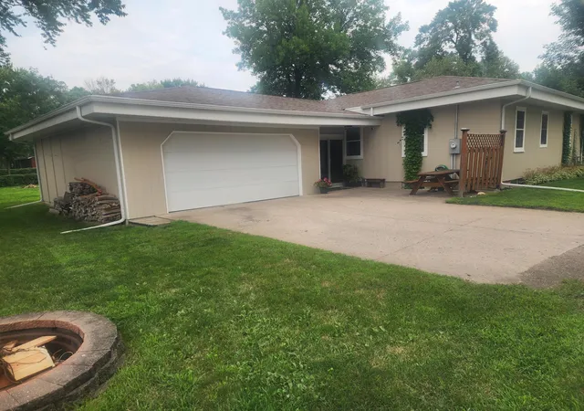 Photo 2 of Single family home for sale at 600 W Middle St, Redwood Falls, MN 56283 | MLS# 7127041 | Listing updated on 2026-09-16