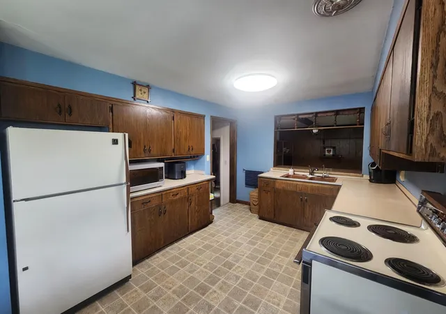 Photo 3 of Single family home for sale at 600 W Middle St, Redwood Falls, MN 56283 | MLS# 7127041 | Listing updated on 2026-09-16
