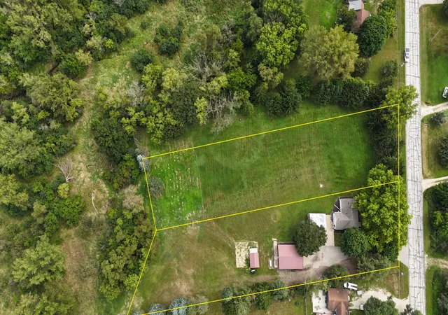 Photo 3 of Sale Pending at 3225 Pinewood Rd Se, Rochester, MN 55904 | MLS# 7127085 | Listing updated on 2026-09-22