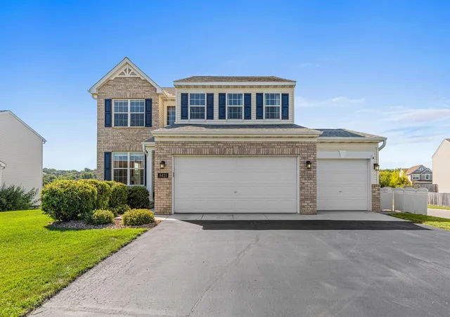 Photo 2 of Single family home for sale at 8421 Blazing Star Cir, Shakopee, MN 55379 | MLS# 7127248 | Listing updated on 2026-09-17