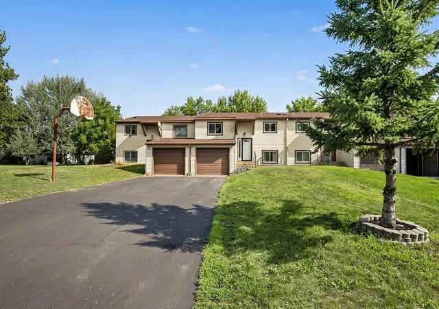 Photo 1 of Single family home for sale at 909 E Baker St, Saint Joseph, MN 56374 | MLS# 7127277 | Listing updated on 2026-10-07