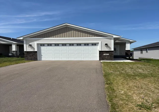 Photo 2 of Single family home for sale at 441 Grant Ave Se, Hutchinson, MN 55350 | MLS# 7127392 | Listing updated on 2026-09-17