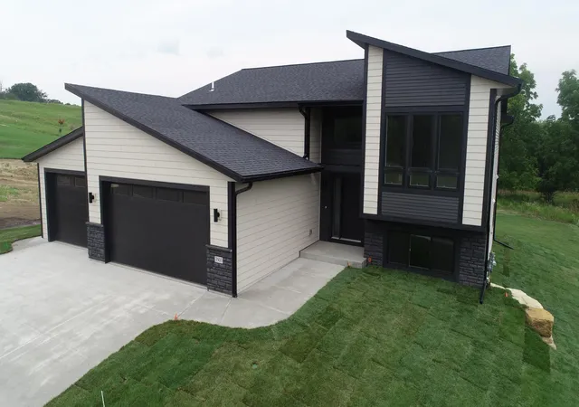 Photo 1 of Single family home for sale at 3503 Stonehedge Dr Ne, Rochester, MN 55906 | MLS# 7127465 | Listing updated on 2026-09-16