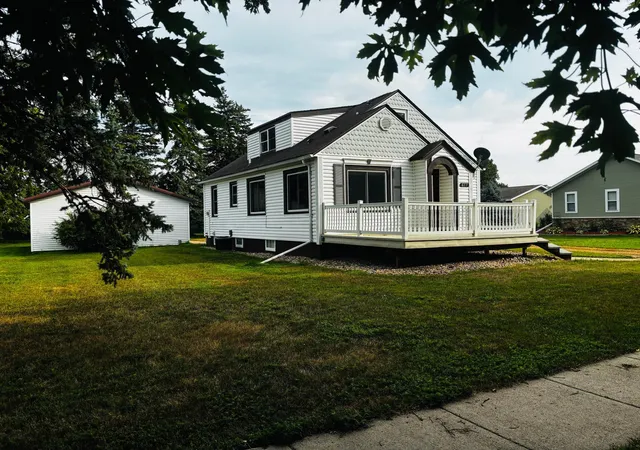 Photo 3 of Single family home for sale at 617 3rd Avenue, Brewster, MN 56119 | MLS# 7127590 | Listing updated on 2026-09-16