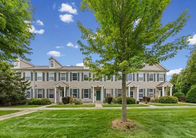 Photo 2 of Single family home for sale at 941 Newport Ave, Shakopee, MN 55379 | MLS# 7127629 | Listing updated on 2026-09-15