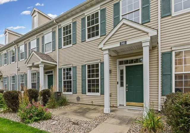 Photo 4 of Single family home for sale at 941 Newport Ave, Shakopee, MN 55379 | MLS# 7127629 | Listing updated on 2026-09-15