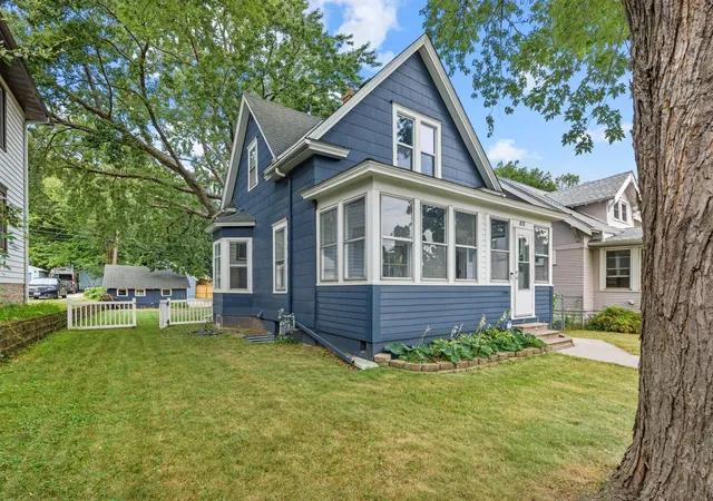 Photo 2 of Sale Pending at 831 Smith Ave S, Saint Paul, MN 55107 | MLS# 7127636 | Listing updated on 2026-09-16