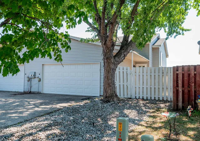 Photo 1 of Townhouse for sale at 557 Kendall Dr, Hastings, MN 55033 | MLS# 7127659 | Listing updated on 2026-09-30