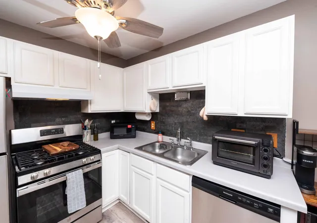 Photo 3 of Townhouse for sale at 557 Kendall Dr, Hastings, MN 55033 | MLS# 7127659 | Listing updated on 2026-09-30