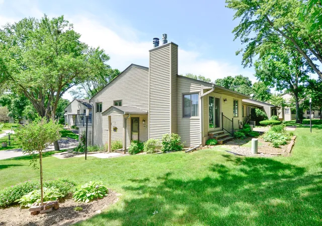 Photo 1 of Single family home for sale at 4406 Arden View Ct, Saint Paul, MN 55112 | MLS# 7128125 | Listing updated on 2026-09-17