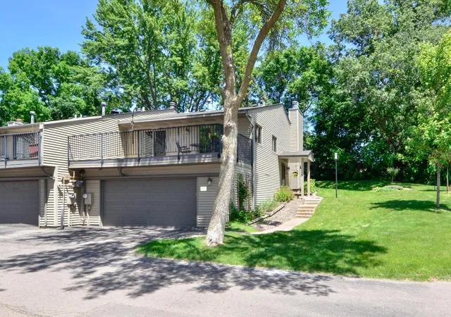 Photo 2 of Single family home for sale at 4406 Arden View Ct, Saint Paul, MN 55112 | MLS# 7128125 | Listing updated on 2026-09-17