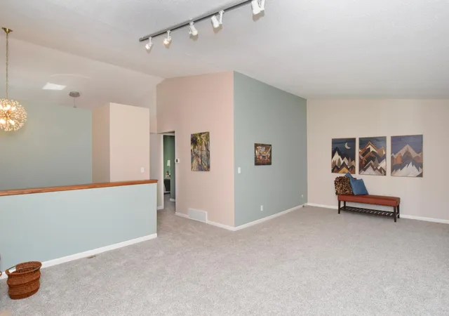 Photo 4 of Single family home for sale at 4406 Arden View Ct, Saint Paul, MN 55112 | MLS# 7128125 | Listing updated on 2026-09-17