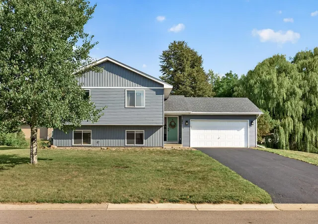 Photo 1 of Single family home for sale at 6877 174th Street W, Farmington, MN 55024 | MLS# 7128166 | Listing updated on 2026-09-18