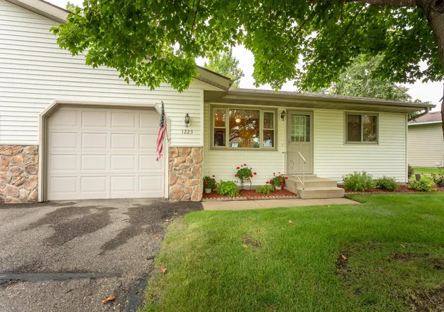 Photo 1 of Single family home for sale at 1223 Bridgeport Ln Nw, Alexandria, MN 56308 | MLS# 7128294 | Listing updated on 2026-10-07
