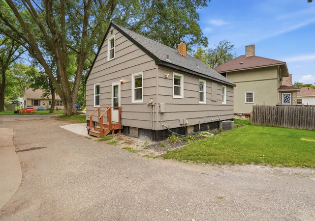 Photo 2 of Single family home for sale at 615 16th Street Sw, Willmar, MN 56201 | MLS# 7128335 | Listing updated on 2026-09-17