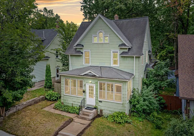Photo 1 of Single family home for sale at 1070 Minnehaha Ave E, Saint Paul, MN 55106 | MLS# 7129393 | Listing updated on 2026-09-21