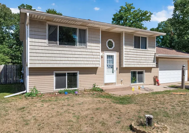 Photo 3 of Sale Pending at 8571 240th Avenue Ne, Stacy, MN 55079 | MLS# 7129485 | Listing updated on 2026-09-17