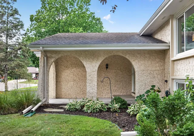 Photo 3 of Sale Pending at 18420 33rd Avenue N, Minneapolis, MN 55447 | MLS# 7129686 | Listing updated on 2026-09-17