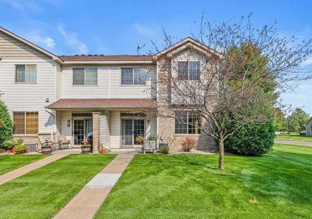 Photo 3 of Single family home for sale at 211 Stallion Ln, Lino Lakes, MN 55014 | MLS# 7129716 | Listing updated on 2026-09-09