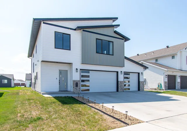 Photo 3 of Single family home for sale at 6013 Kodiak Ln, Horace, ND 58047 | MLS# 7130170 | Listing updated on 2026-09-17