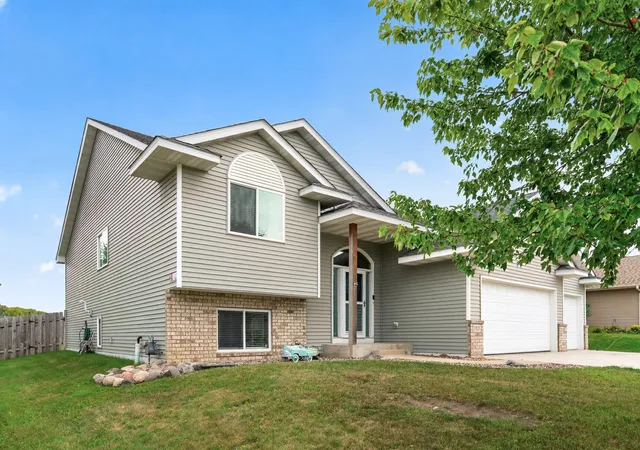 Photo 1 of Single family home for sale at 1525 English Ave NW, New Prague, MN 56071 | MLS# 7130654 | Listing updated on 2026-09-18
