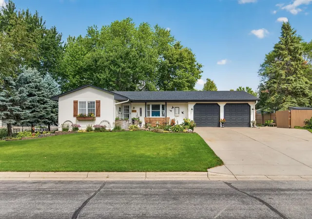 Photo 1 of Single family home for sale at 517 5 1/2 St Nw, Elk River, MN 55330 | MLS# 7130788 | Listing updated on 2026-09-17