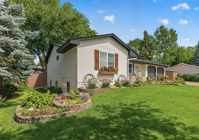 Photo 3 of Single family home for sale at 517 5 1/2 St Nw, Elk River, MN 55330 | MLS# 7130788 | Listing updated on 2026-09-17