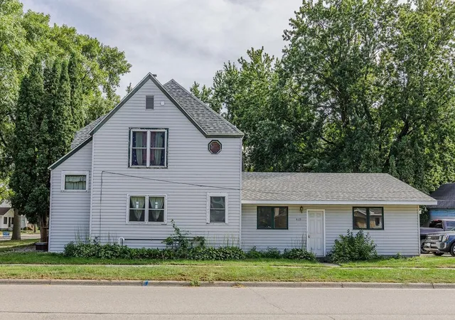 Photo 2 of Single family home for sale at 419 N 5th Street, Montevideo, MN 56265 | MLS# 7130985 | Listing updated on 2026-09-16