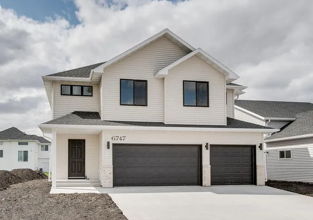 Photo 1 of Sale Pending at 6747 Selkirk Dr S, Fargo, ND 58104 | MLS# 7131118 | Listing updated on 2026-10-01