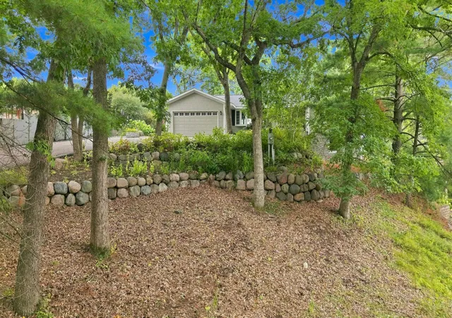 Photo 3 of Single family home for sale at 272 Cove Rd, Hudson, WI 54016 | MLS# 7131303 | Listing updated on 2026-09-17
