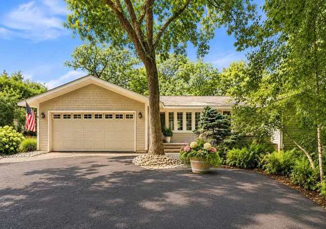 Photo 4 of Single family home for sale at 272 Cove Rd, Hudson, WI 54016 | MLS# 7131303 | Listing updated on 2026-09-17