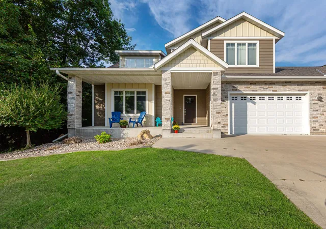Photo 3 of Single family home for sale at 317 Oak Marsh Dr, Mankato, MN 56001 | MLS# 7131418 | Listing updated on 2026-09-11