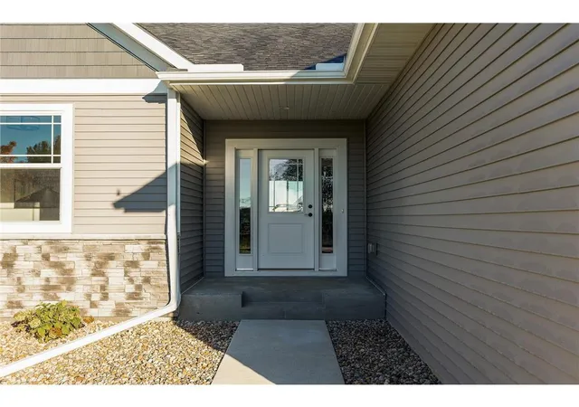 Photo 4 of Single family home for sale at 246 10Th Ave Ne, Hutchinson, MN 55350 | MLS# 7131460 | Listing updated on 2026-09-09